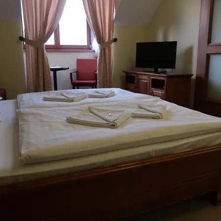 Husacina&penzion Karolina Slovensky Grob